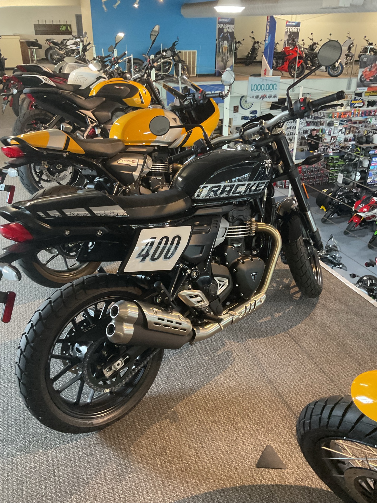 2027 Tracker 400