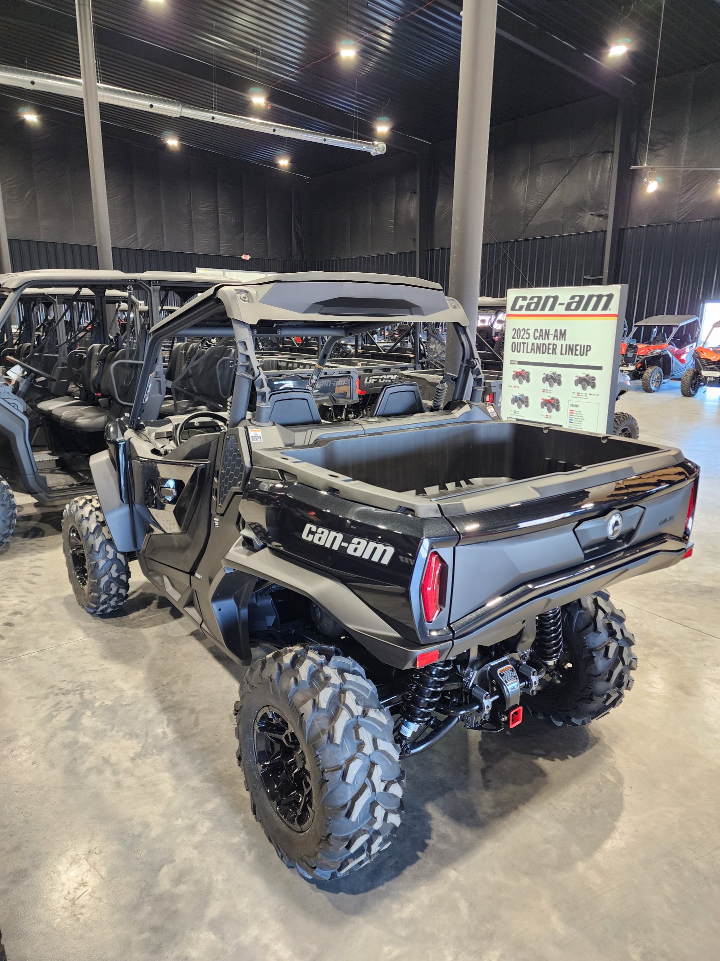 New 2025 Can-Am Commander XT 700, Fairfield IA | Specs, Price