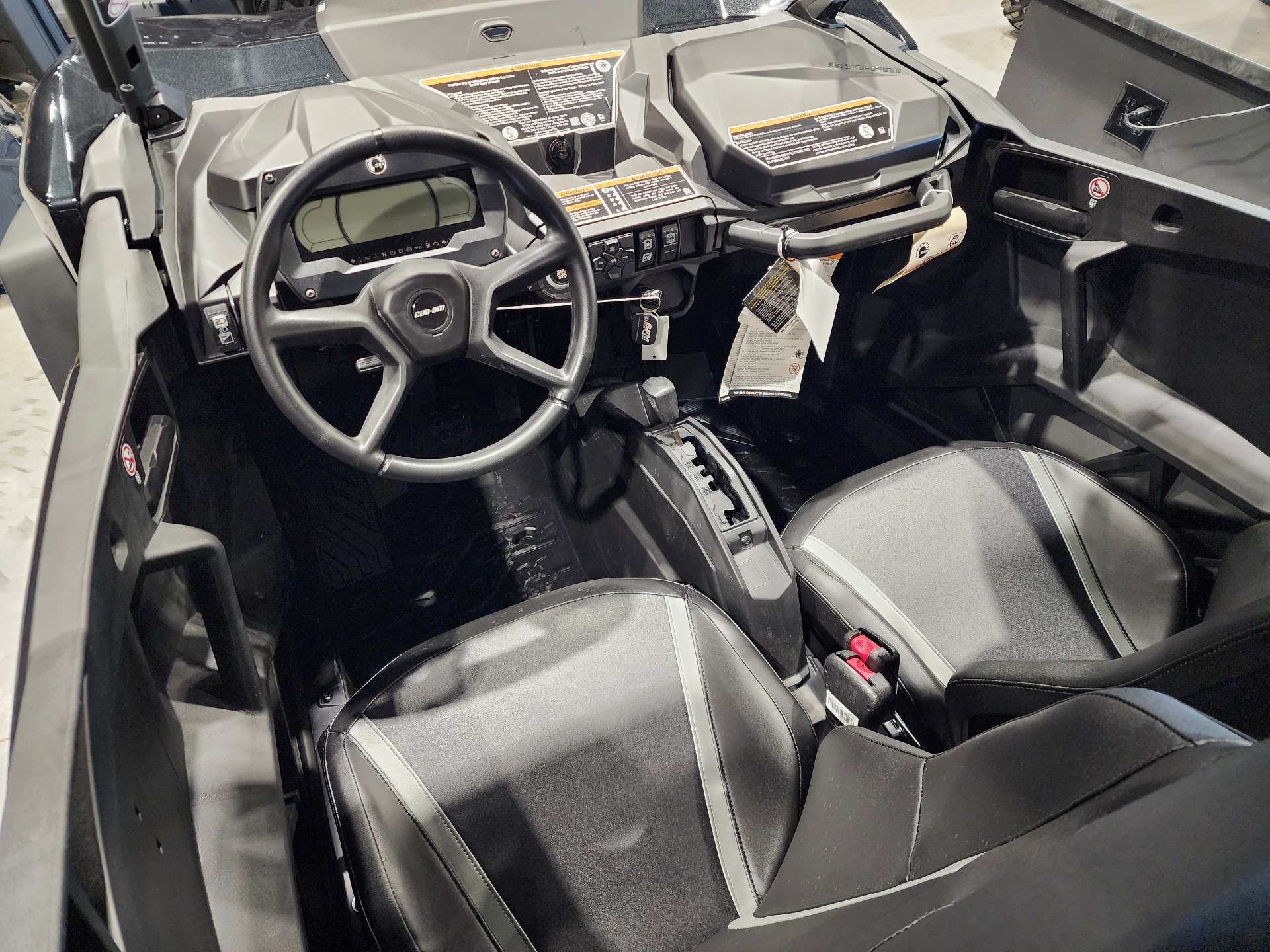 New 2025 Can-Am Commander XT 700, Fairfield IA | Specs, Price