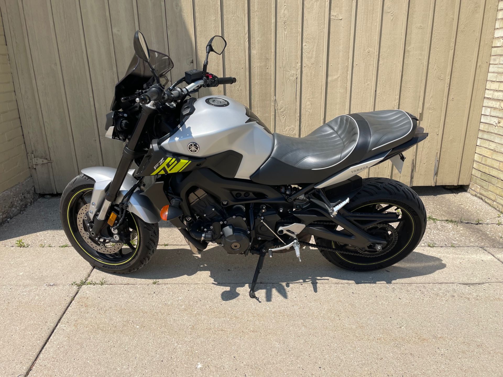 2017 Yamaha FZ-09 in Port Washington, Wisconsin - Photo 2