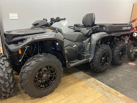 2026 Can-Am Outlander MAX 6x6 DPS 850 — photo 1 of 20