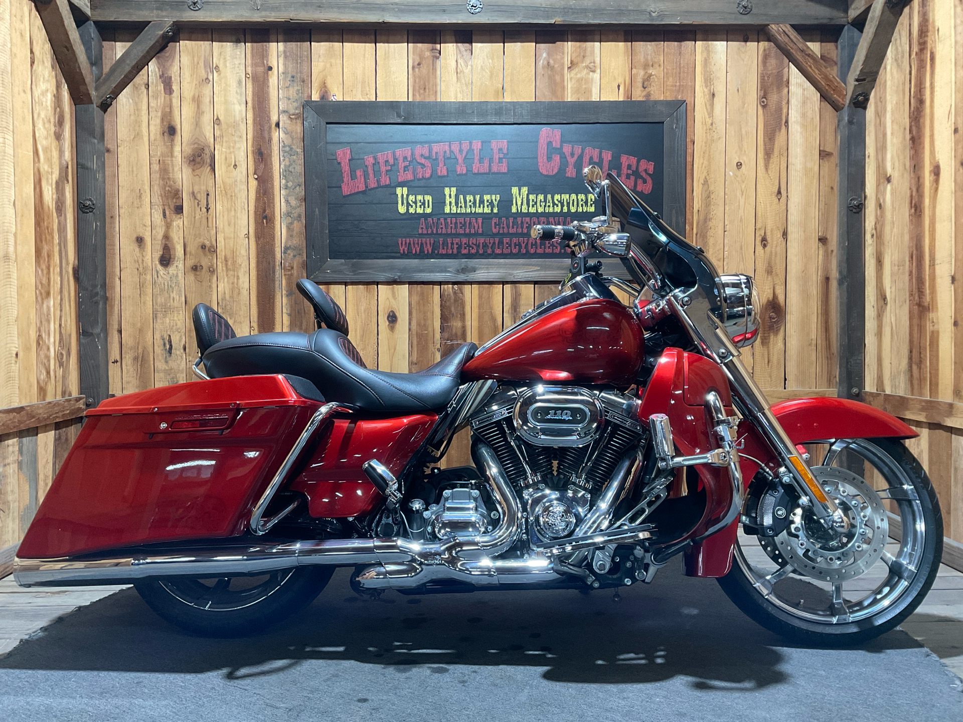 2013 Harley-Davidson CVO Road King 110th Anniversary Edition