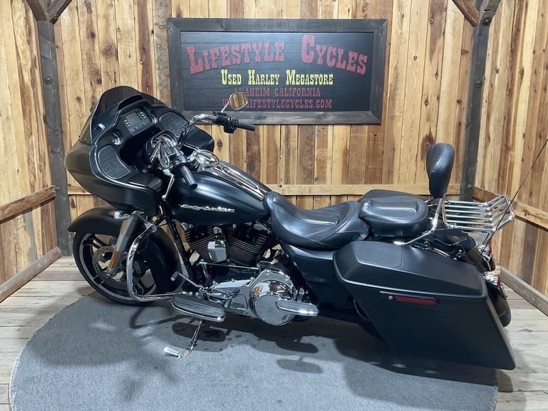 2016 Harley-Davidson Road Glide® 10