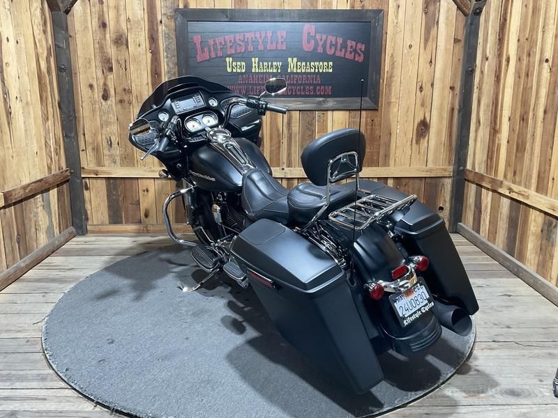 2016 Harley-Davidson Road Glide® 12