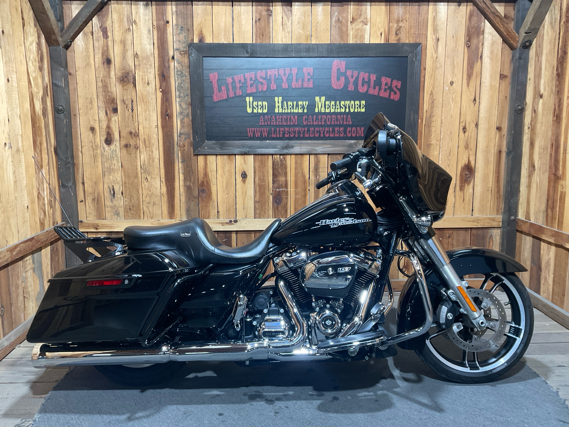 Road King Street Glide Bobber Used 2017 Harley-Davidson Street