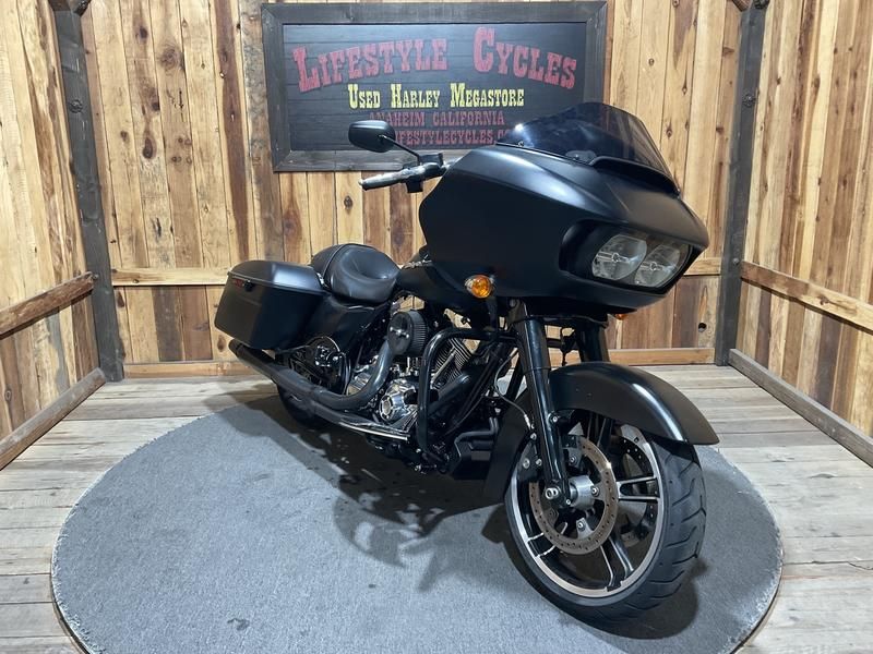2015 Harley-Davidson Road Glide® 4