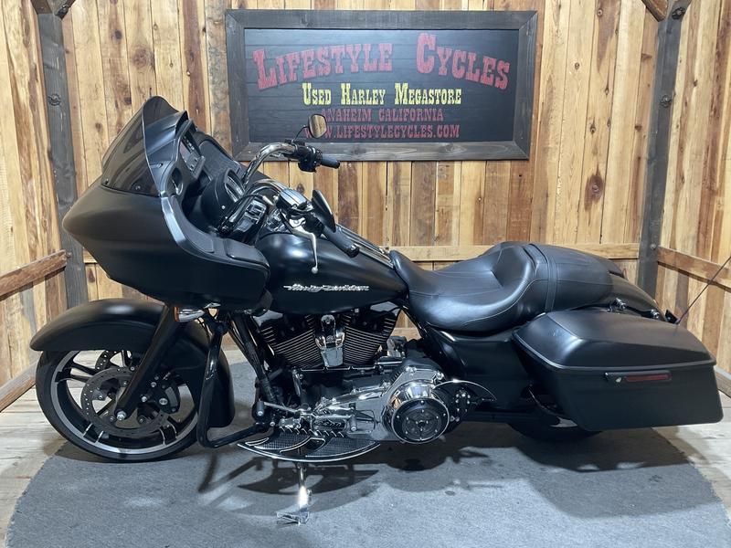 2015 Harley-Davidson Road Glide® 9