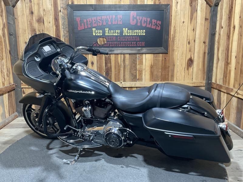 2015 Harley-Davidson Road Glide® 10