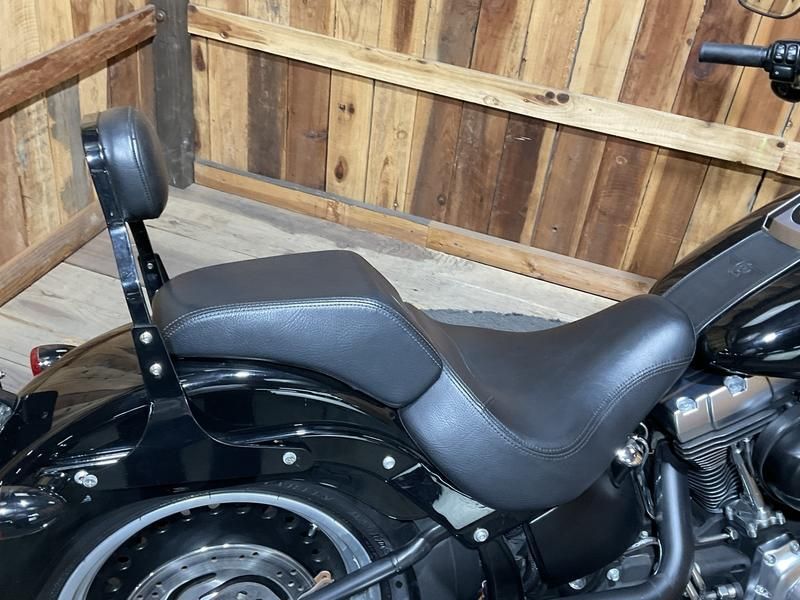 Motorcycle Fatboy Lo Seat Custom Motorcycle Fatboy Lo Seat Options Harley Softail Fatboy 2000-2017  Leather Solo Seat Kit main image 0