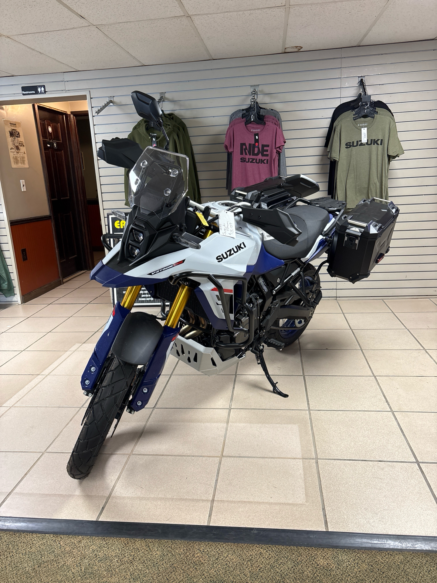New 2025 Suzuki V-Strom 800DE Adventure Pearl Tech White