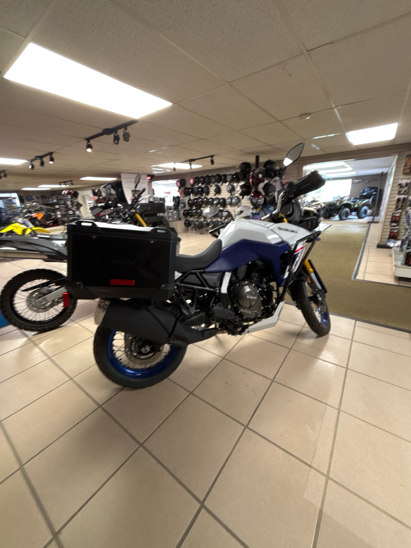 New 2025 Suzuki V-Strom 800DE Adventure Pearl Tech White