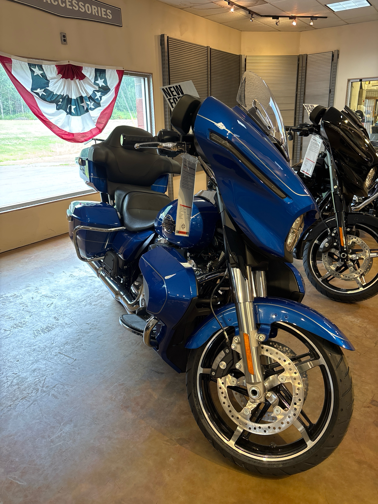 New 2025 Harley-Davidson Street Glide® Blue Burst (Chrome Finish