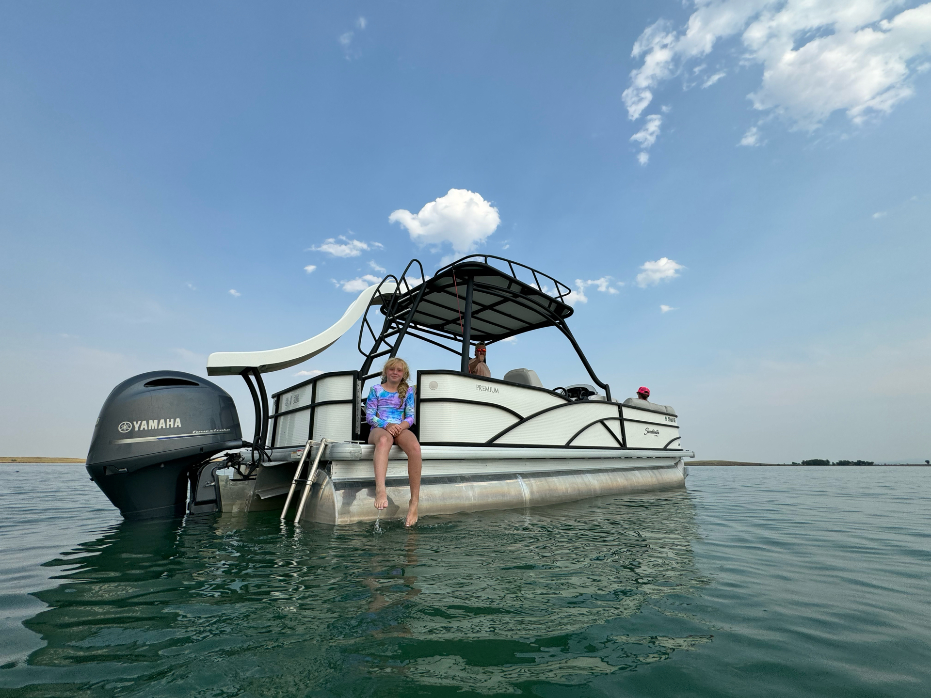 Used 2018 Sweetwater Premium Edition 255 SDB Power Boats Outboard