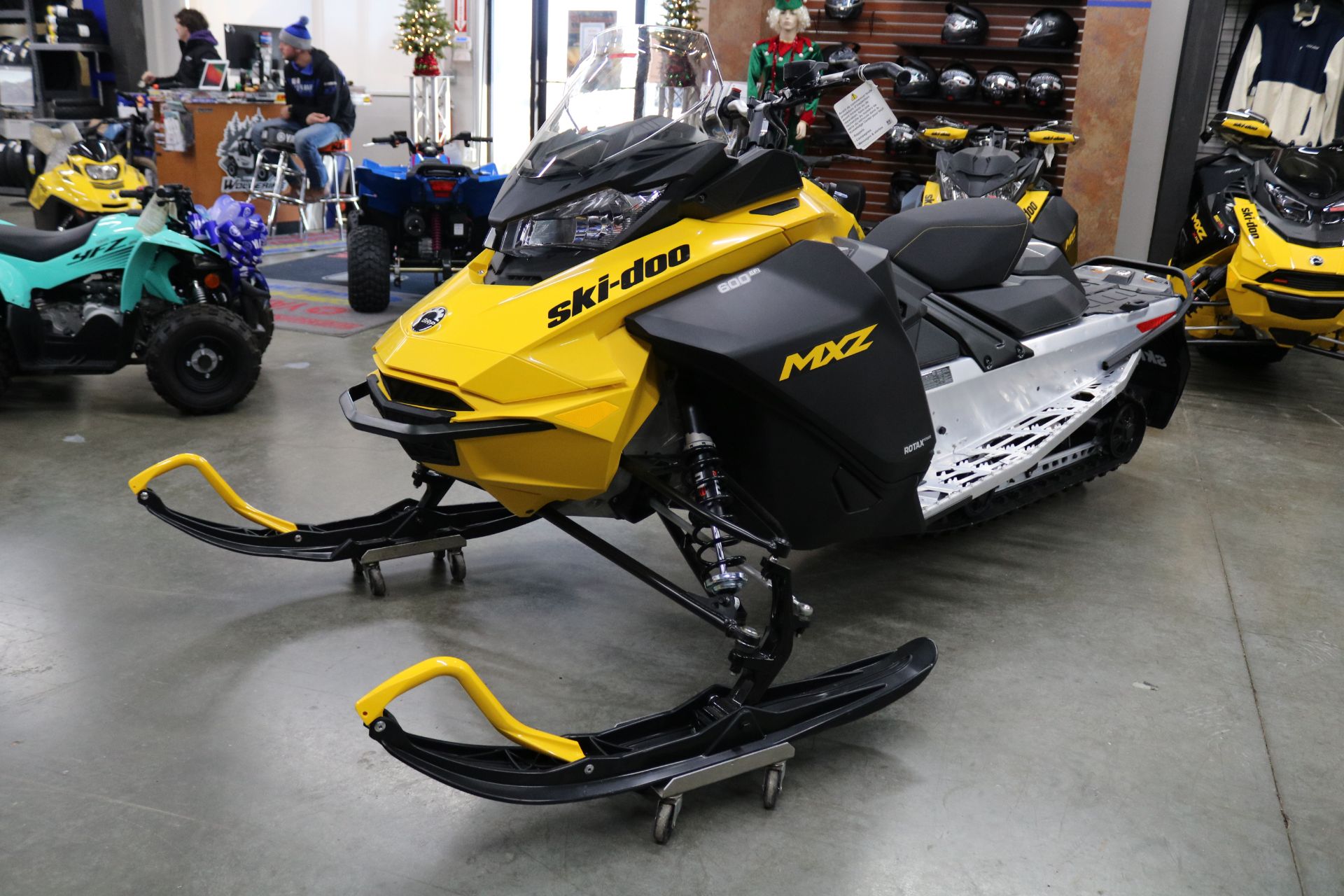New 2025 Ski-Doo MXZ Sport 129 600 EFI ES RipSaw 1.25 Neo Yellow