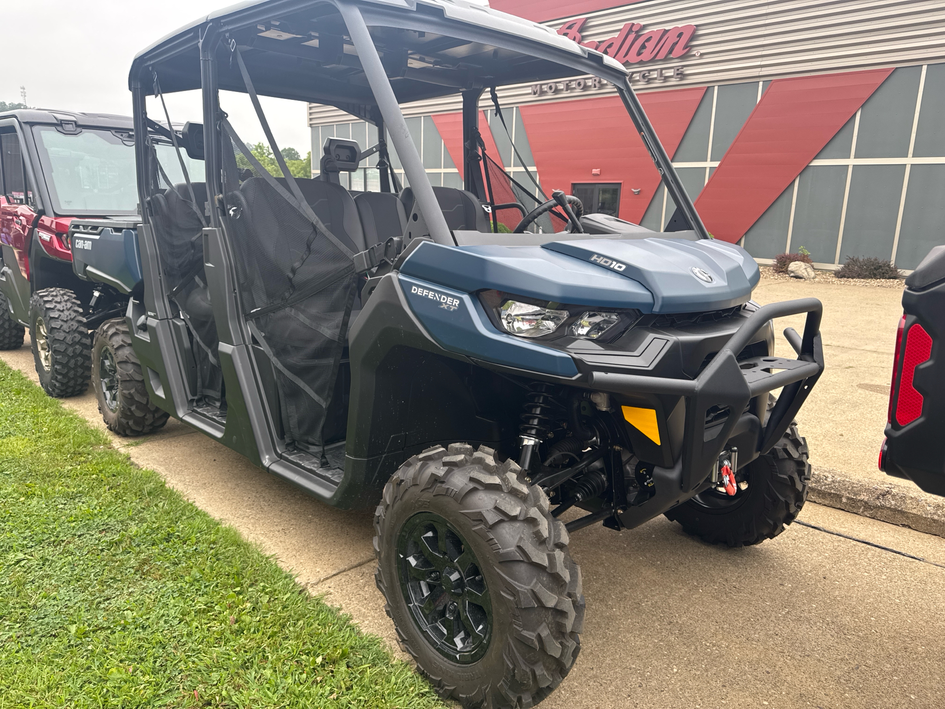 2025 Can-Am Defender MAX XT HD10 in Charleston, West Virginia - Photo 2