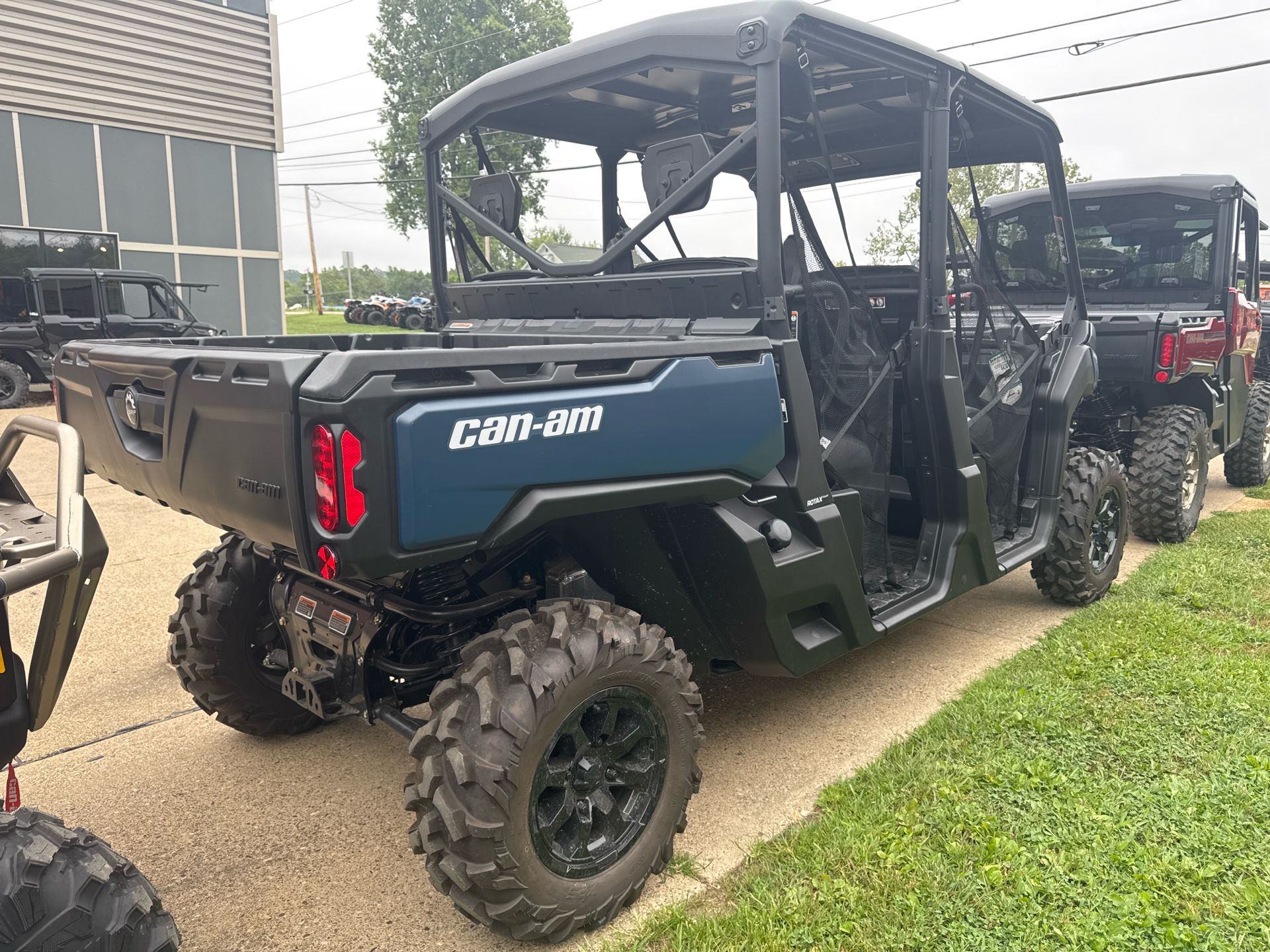 2025 Can-Am Defender MAX XT HD10 in Charleston, West Virginia - Photo 3