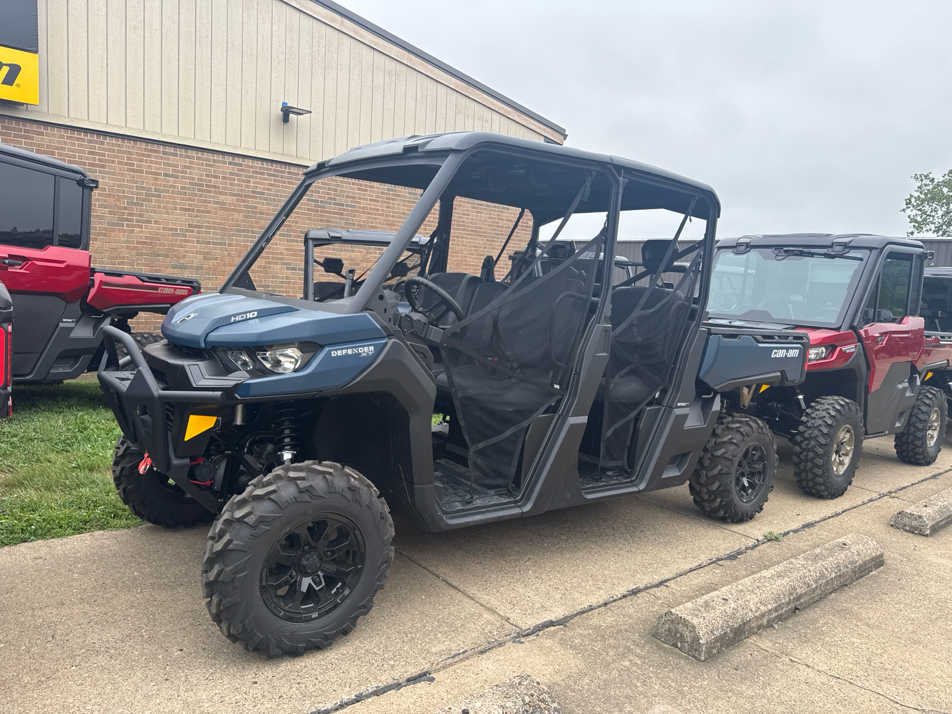 2025 Can-Am Defender MAX XT HD10 in Charleston, West Virginia - Photo 5
