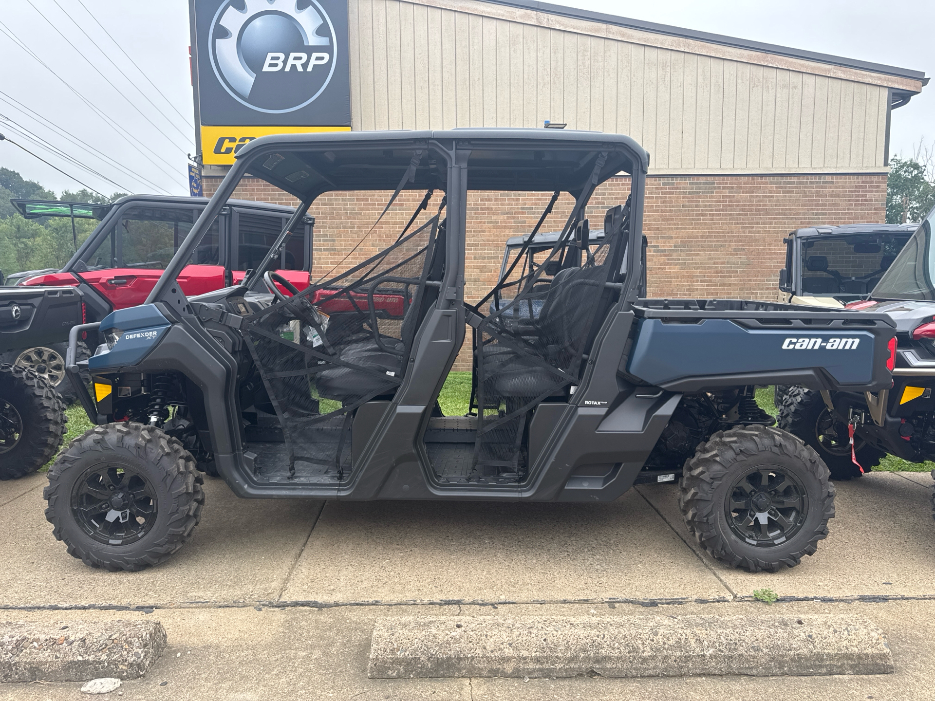 2025 Can-Am Defender MAX XT HD10 in Charleston, West Virginia - Photo 6