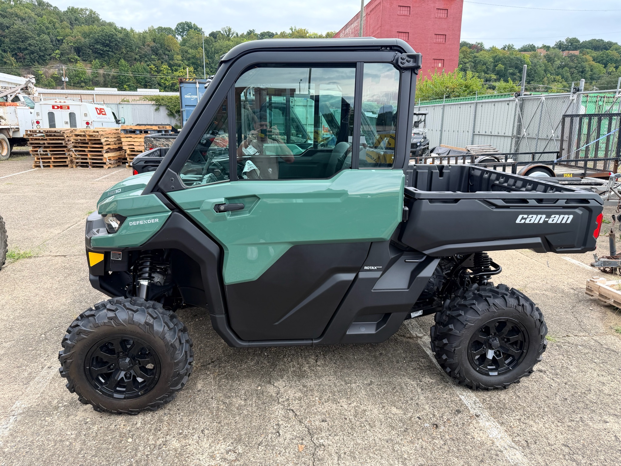 2026 Can-Am™ Defender DPS CAB HD10 1