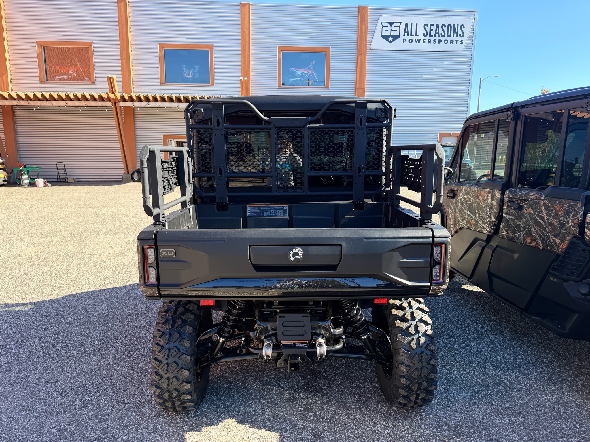 2027 Can-Am™ Defender XU Limited HD11 4