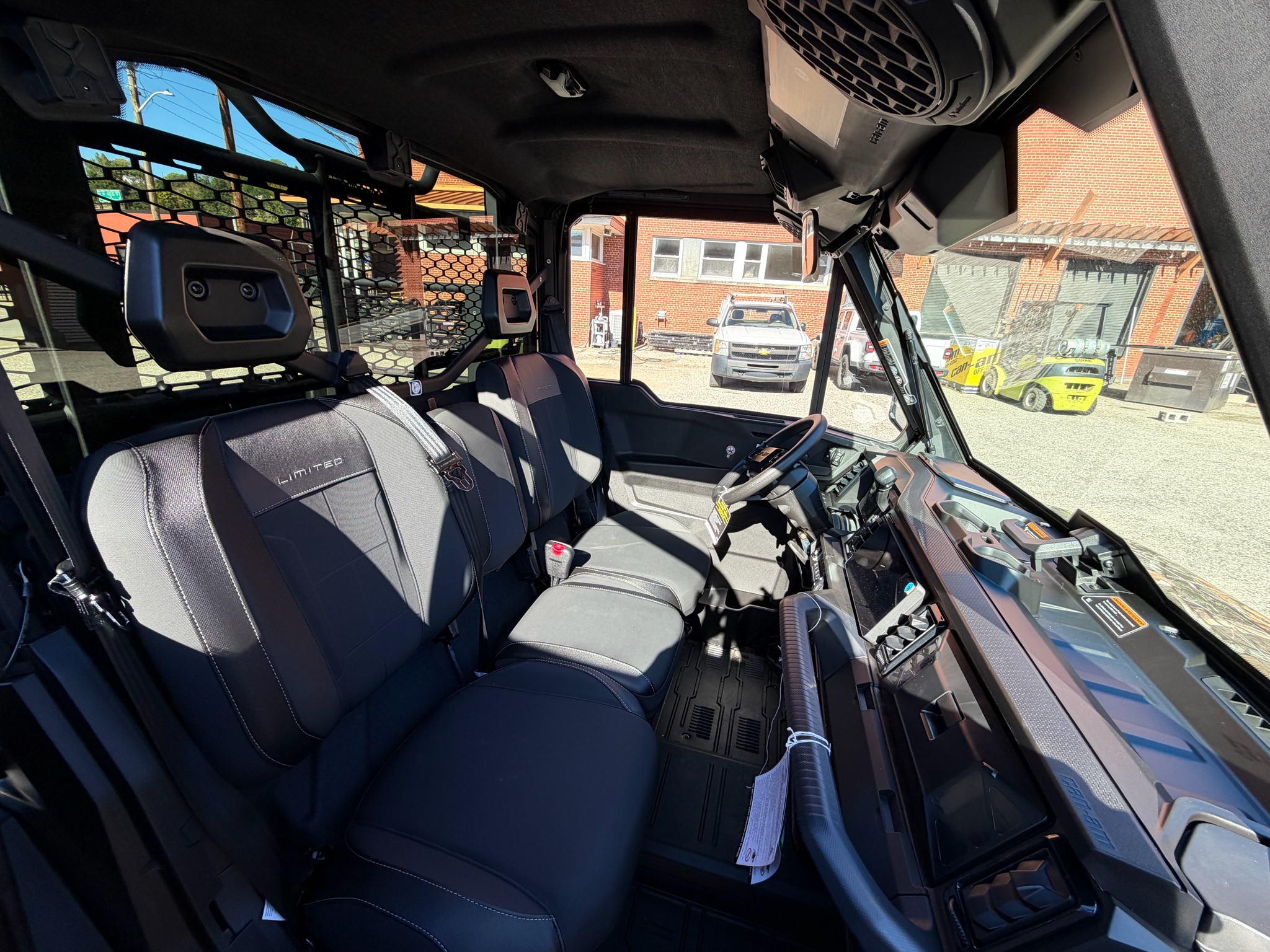 2027 Can-Am™ Defender XU Limited HD11 6