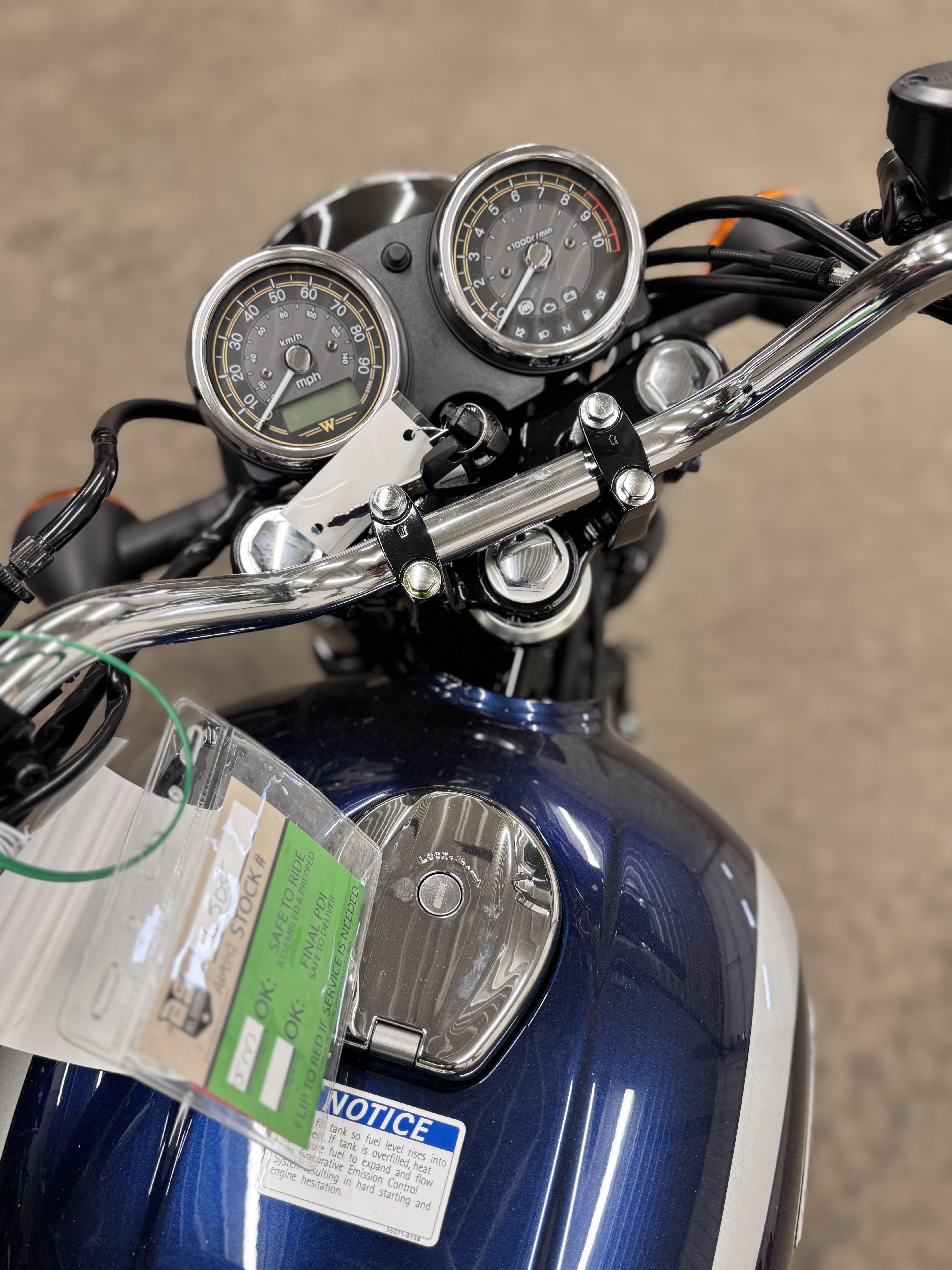 2025 Kawasaki W230 ABS 3