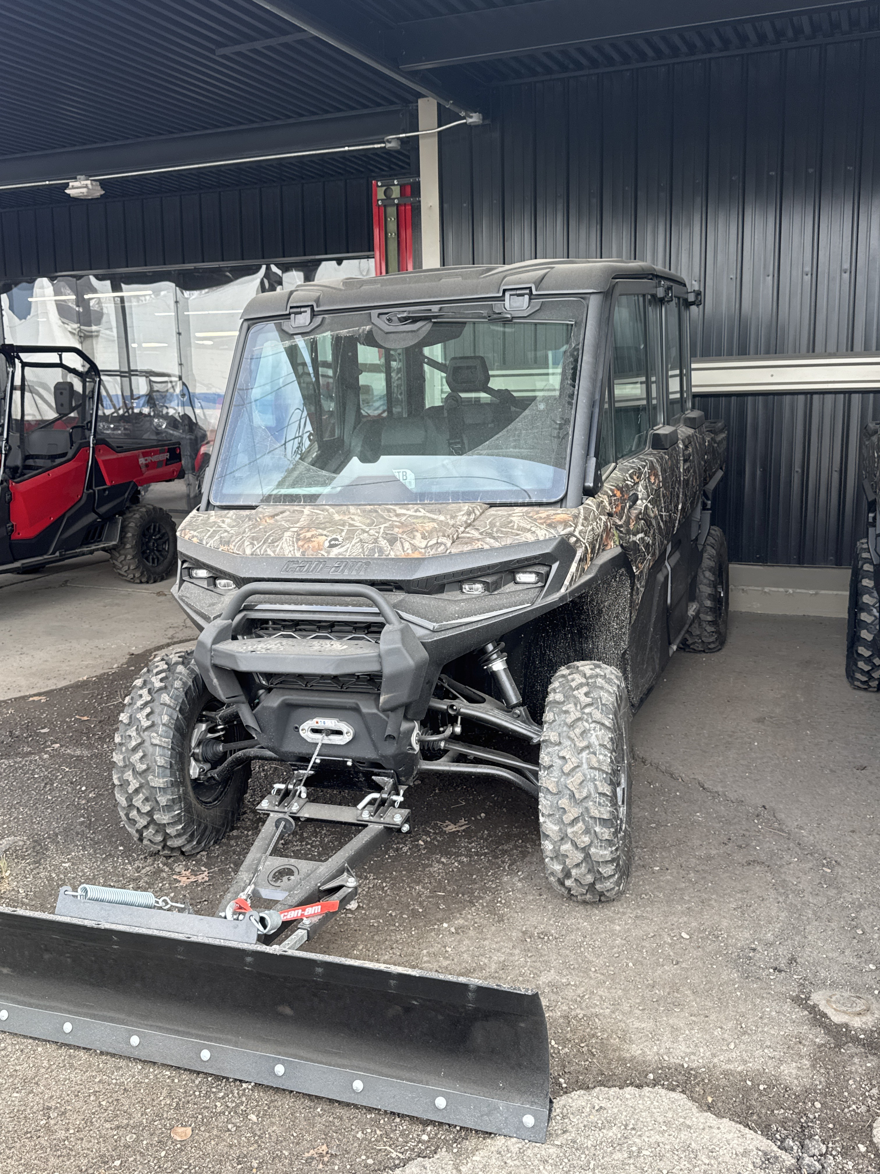 2026 Can-Am™ Defender MAX XT CAB HD11 with 10.25 in. touchscree 1