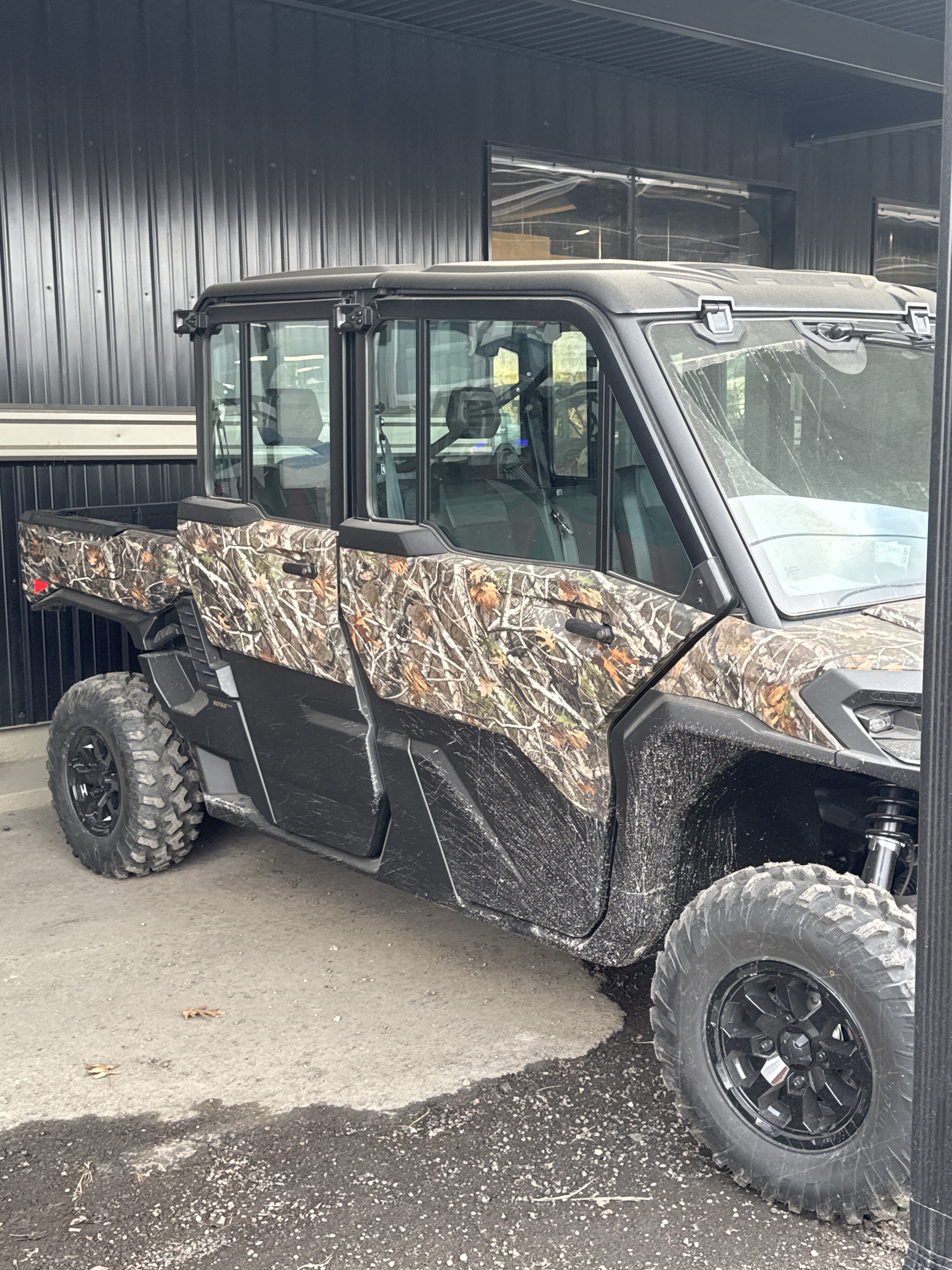 2026 Can-Am™ Defender MAX XT CAB HD11 with 10.25 in. touchscree 2