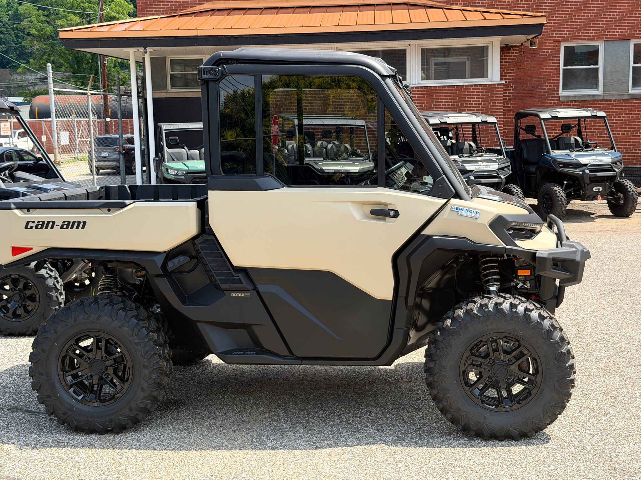 2026 Can-Am™ Defender Limited HD11 1