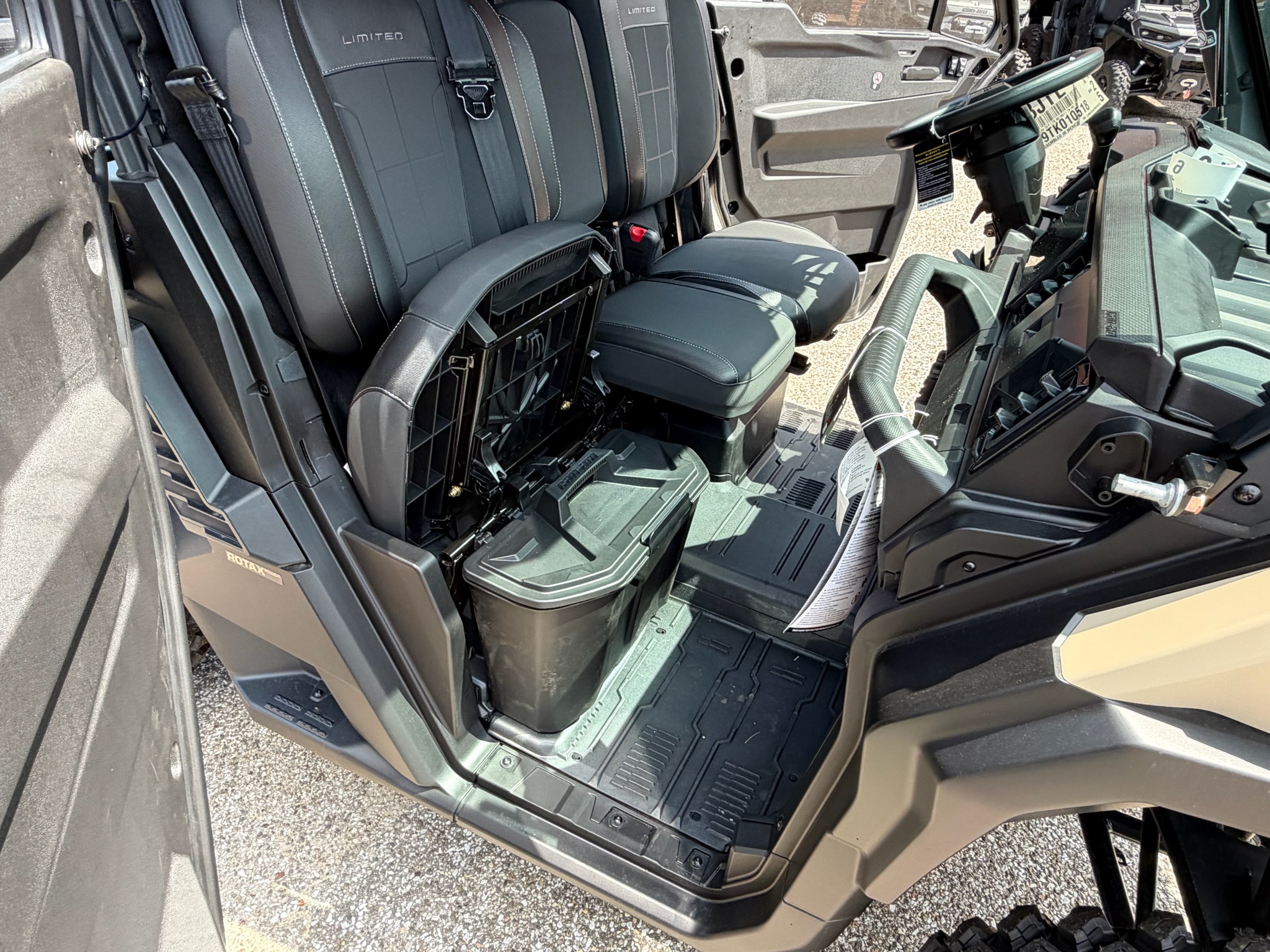 2026 Can-Am™ Defender Limited HD11 8