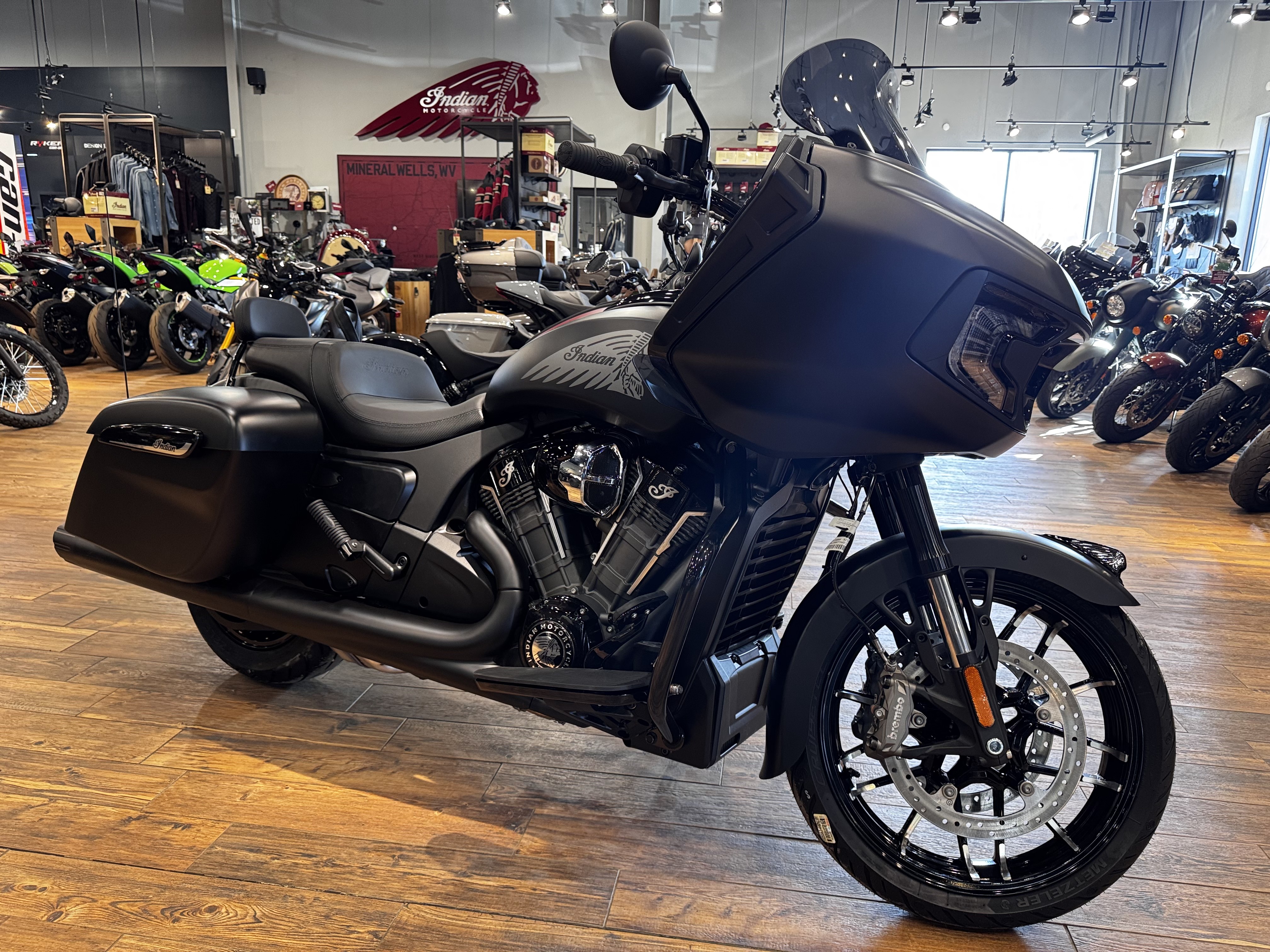 XHARATHORN ブラックメタル　BLACKL New 2026 Indian Motorcycle Challenger® Dark Horse®, Mineral Wells