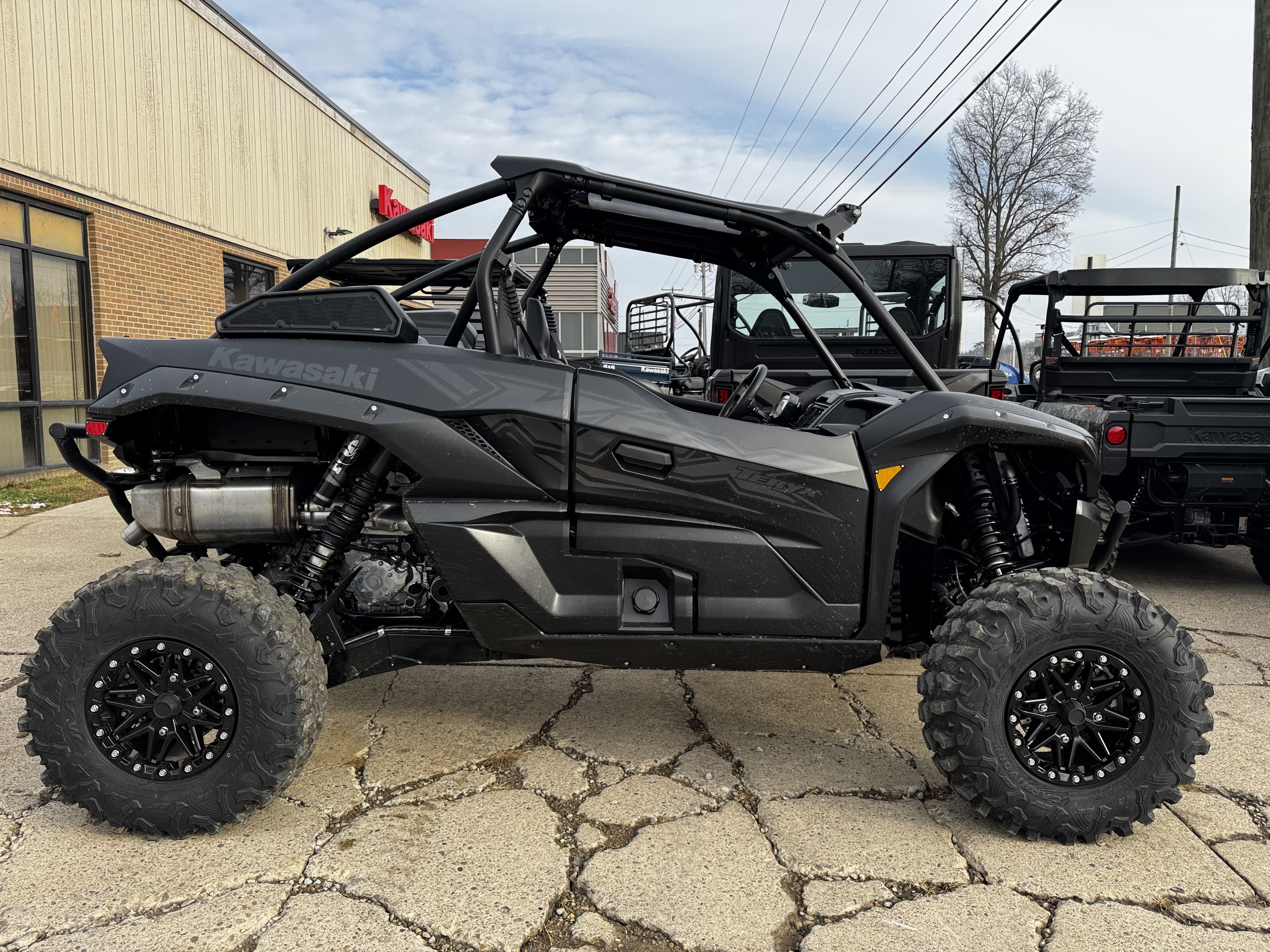 【K・K・R】　26型 BWX STREET New 2026 Kawasaki Teryx KRX® 1000 Blackout Edition, Mineral Wells