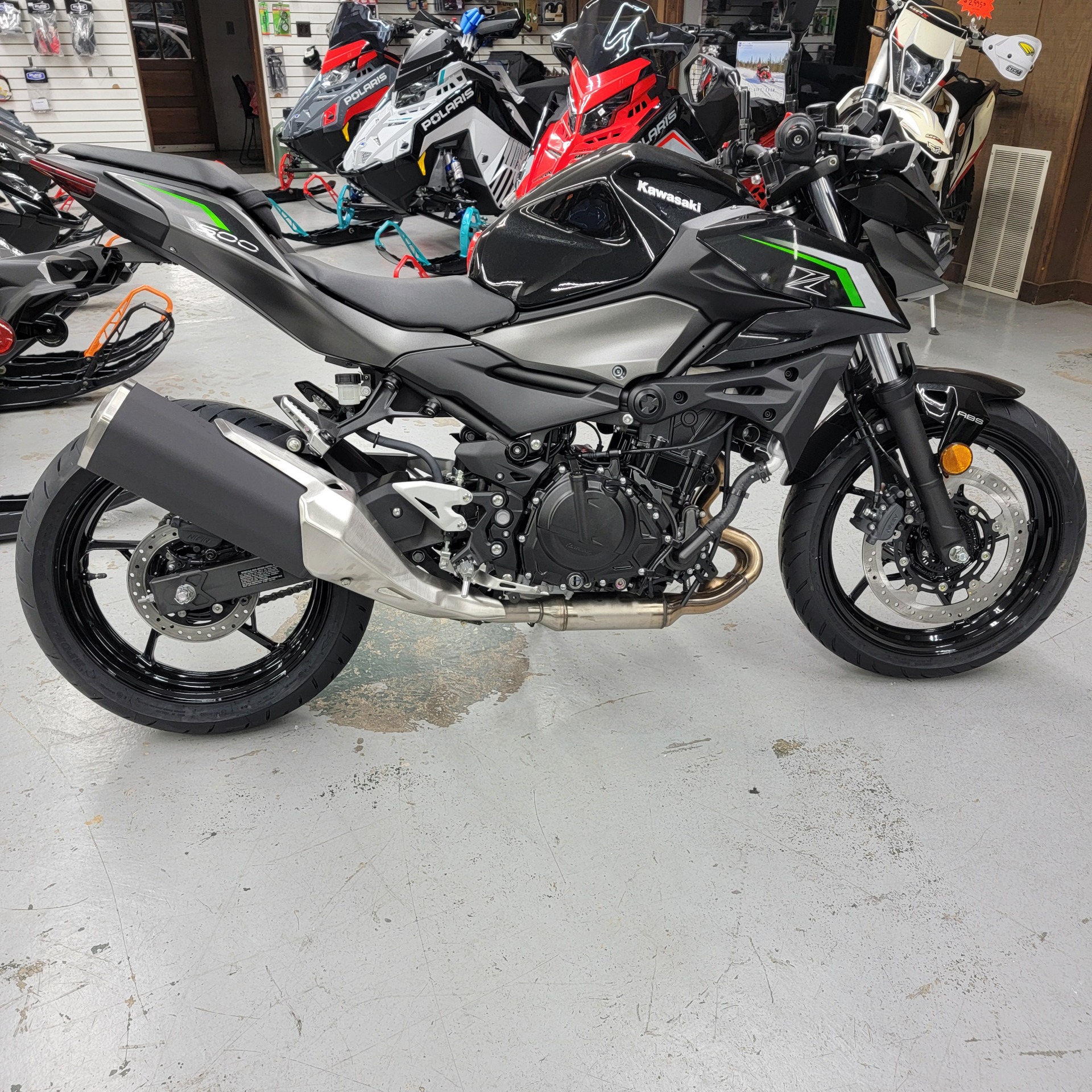 New 2025 Kawasaki Z500 ABS Metallic Spark Black / Metallic