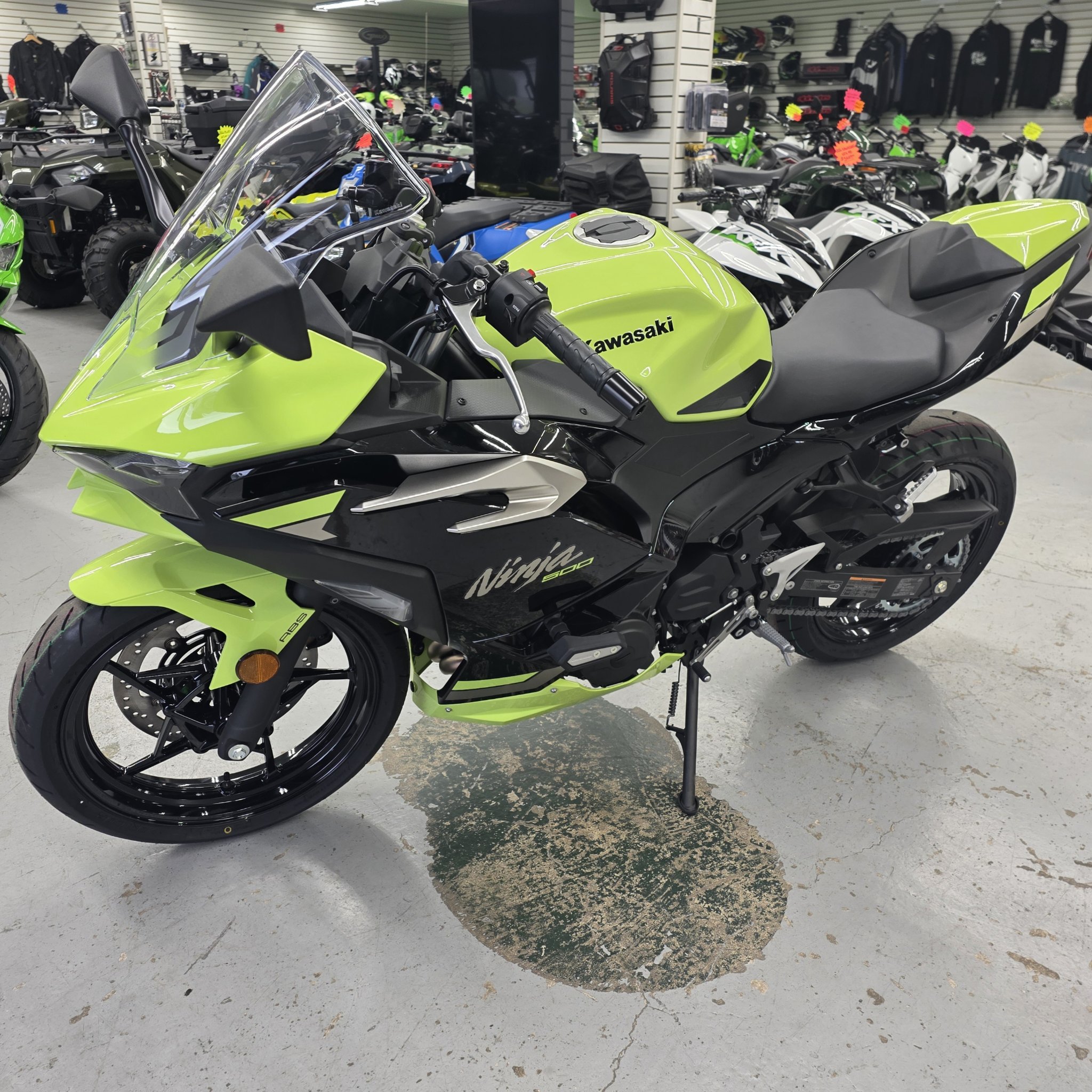2026 Kawasaki Ninja® 500 SE ABS 3
