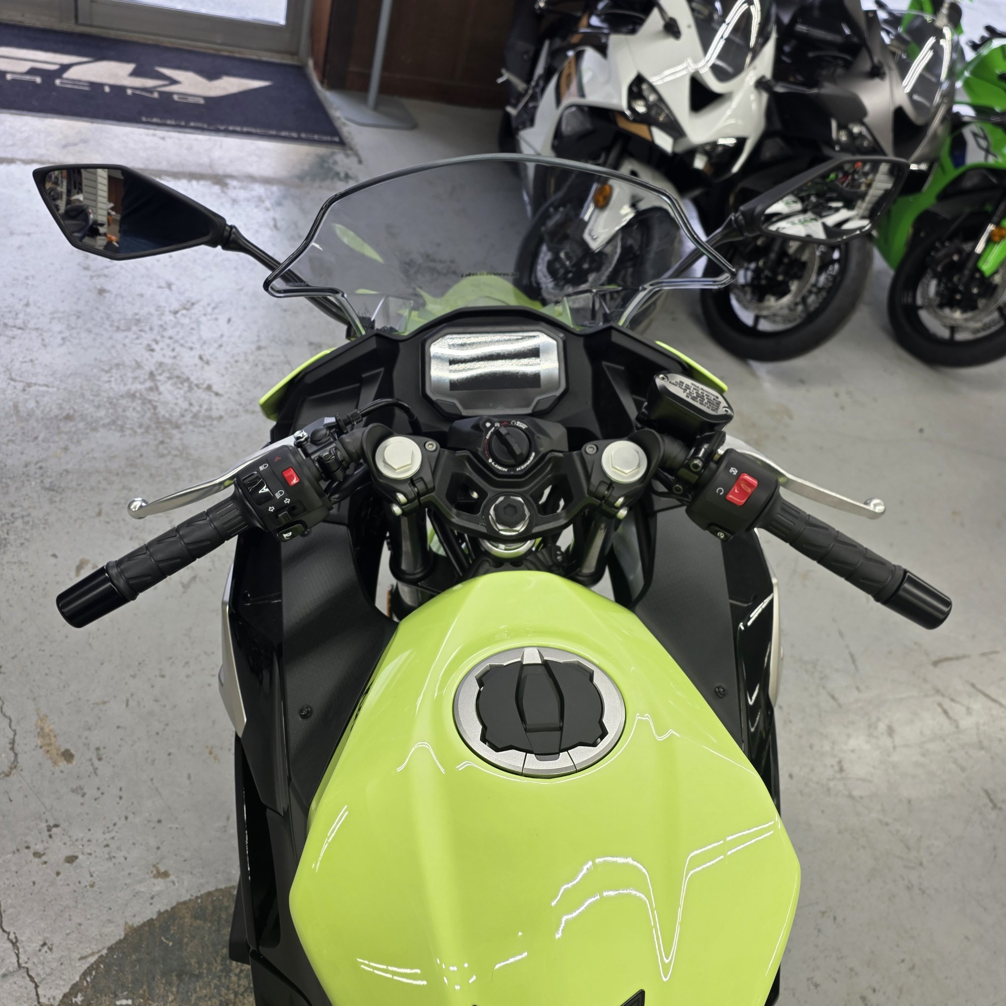 2026 Kawasaki Ninja® 500 SE ABS 5