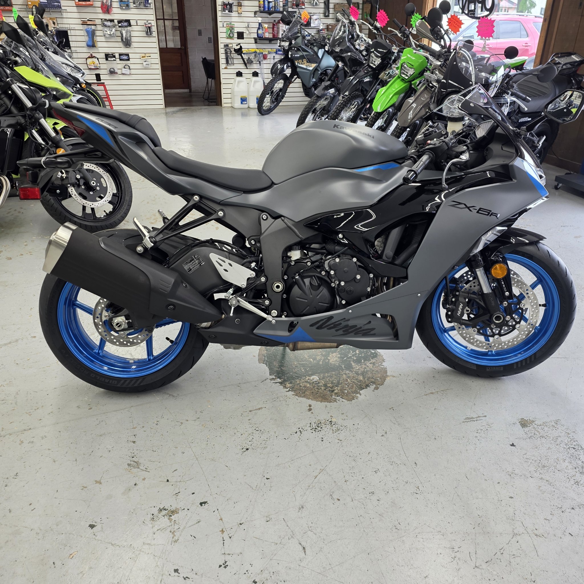 2026 Kawasaki Ninja® ZX-6R ABS 1