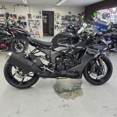 New 2026 Kawasaki Ninja® ZX™-6R ABS Metallic Matte Graphenesteel