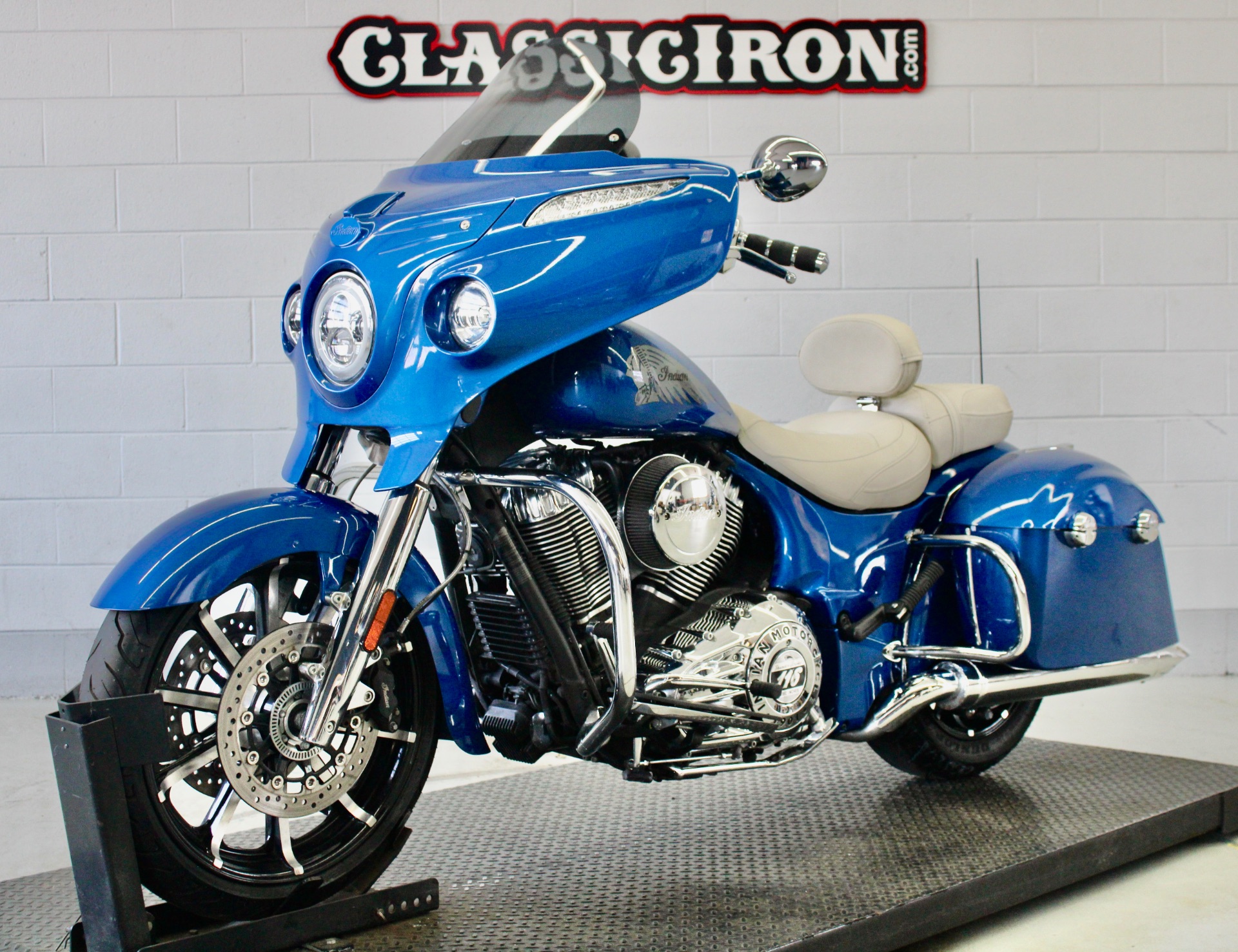 MERRYTHOUGHT ブルーインズブルーイン限定 ブルパン チリン Used 2018 Indian Motorcycle Chieftain® Limited ABS Brilliant Blue