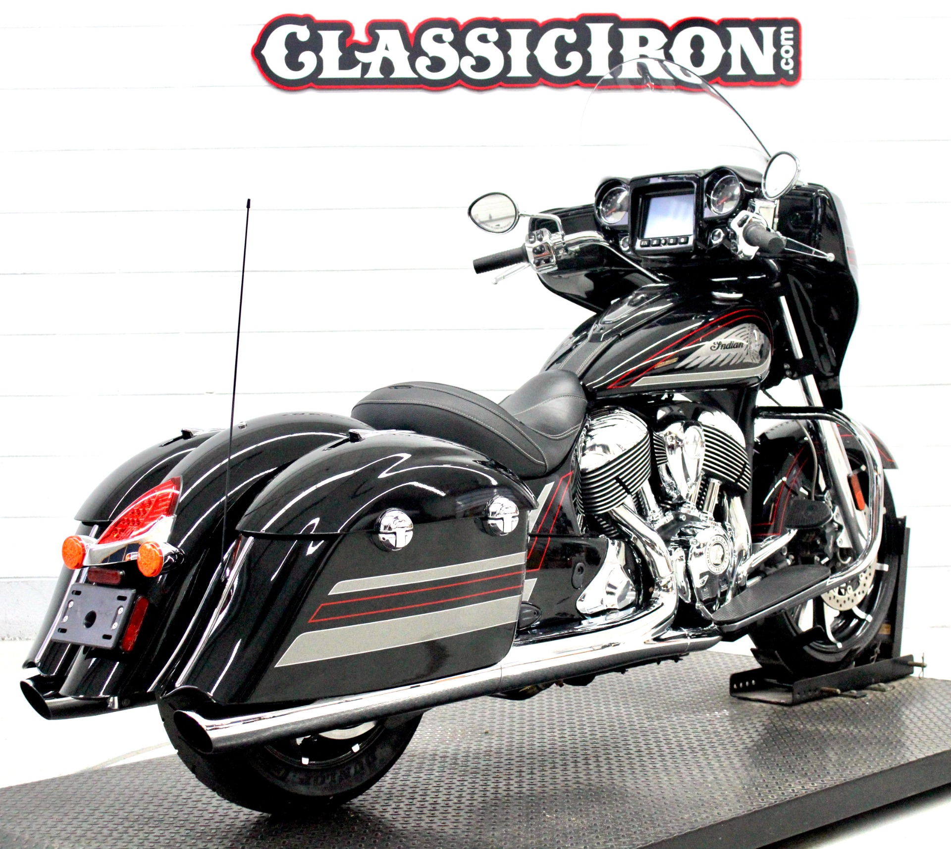 The Iron Redskin　indian インディアン The Iron Redskin: The History of the Indian Motorcycle