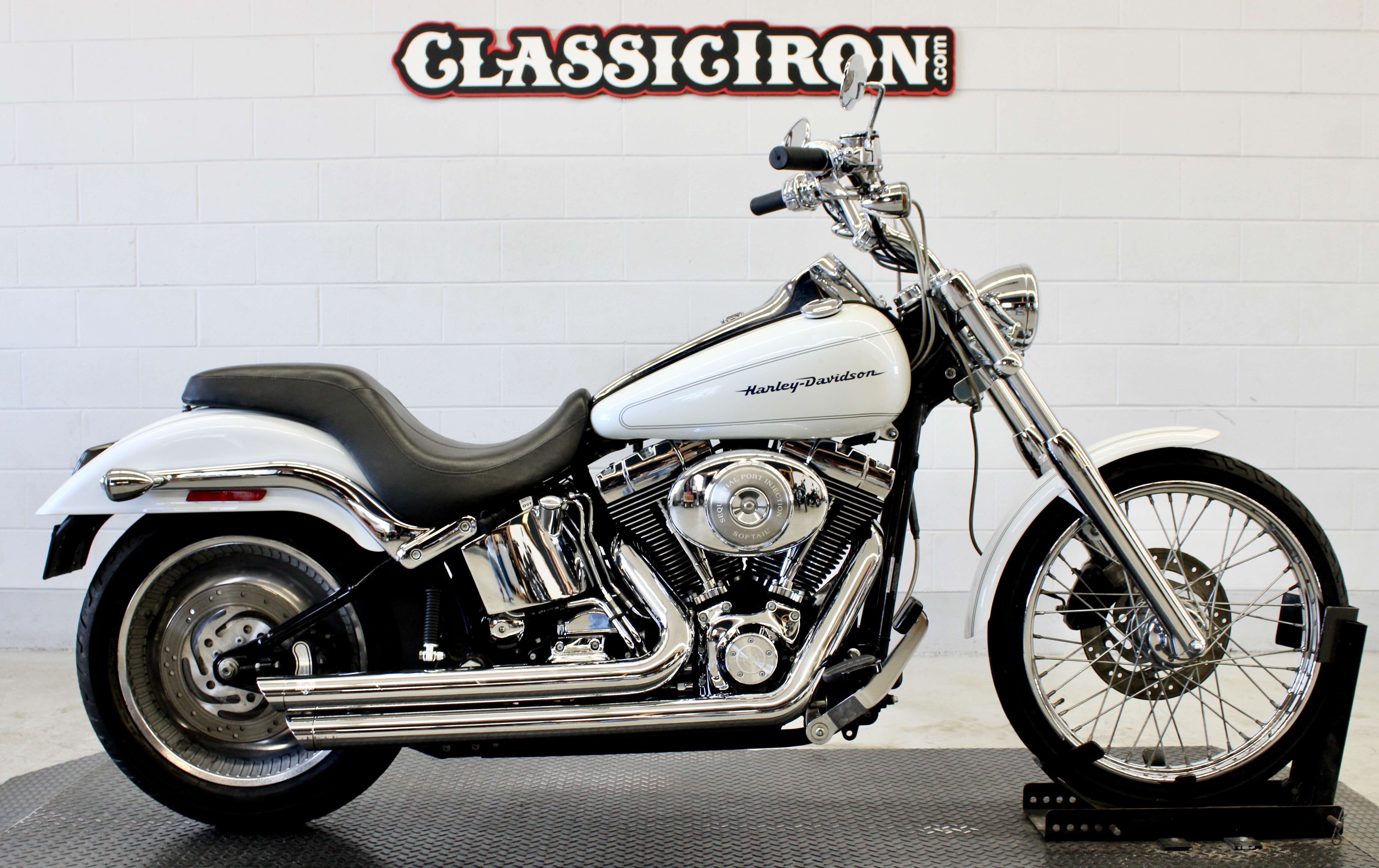 Harley-Davidson 2004 Softail Deuce 模型 Used 2004 Harley-Davidson FXSTD/FXSTDI Softail® Deuce™ Glacier