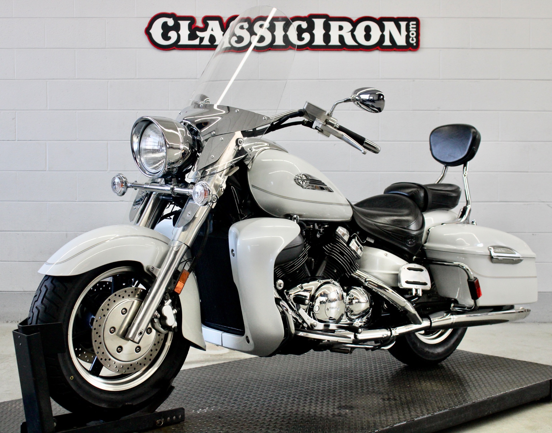 Used 2006 Yamaha Royal Star® Tour Deluxe Pearl White | Motorcycles