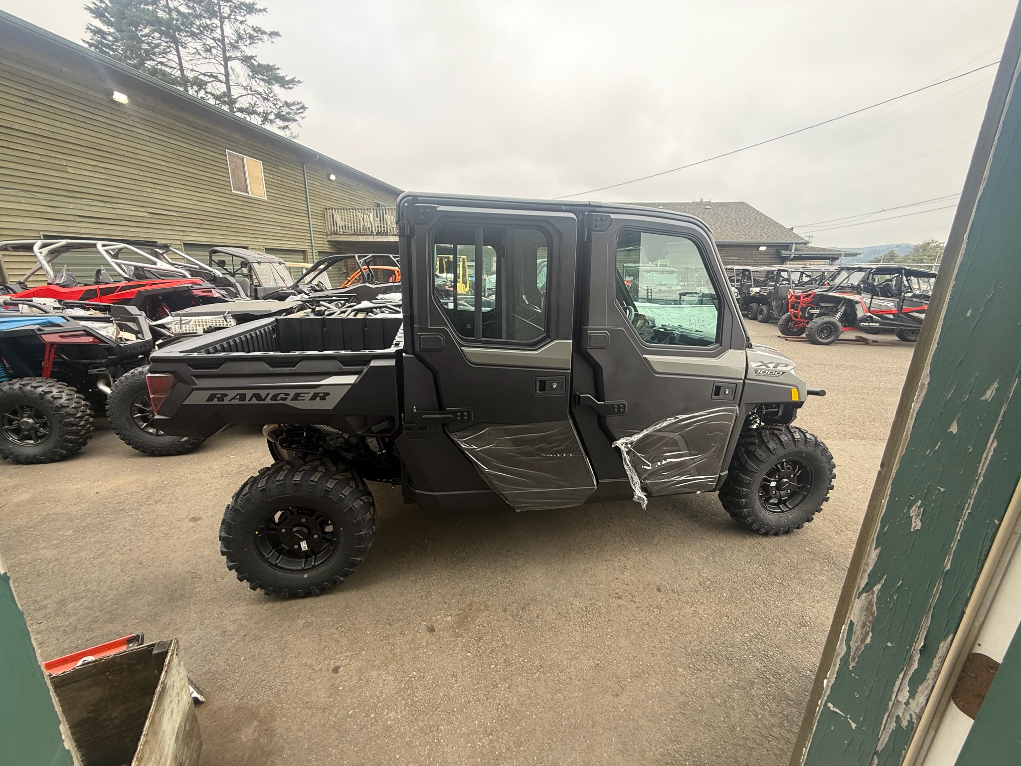 2027 Polaris Ranger Crew XP 1000 Cab 3