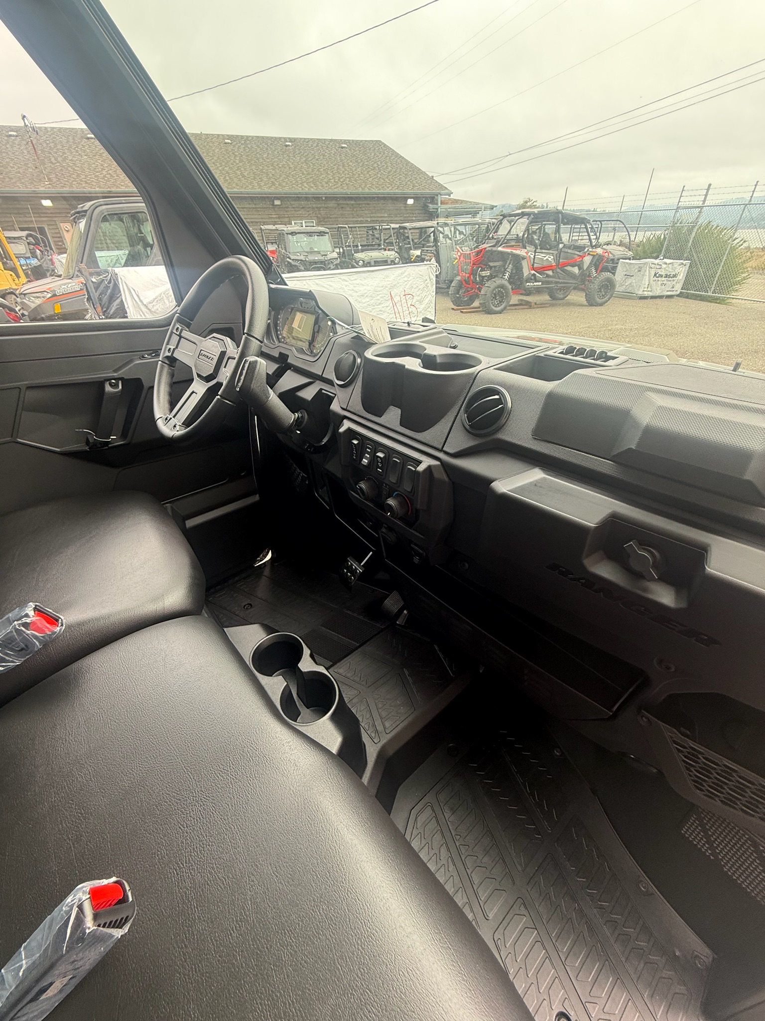 2027 Polaris Ranger Crew XP 1000 Cab 5
