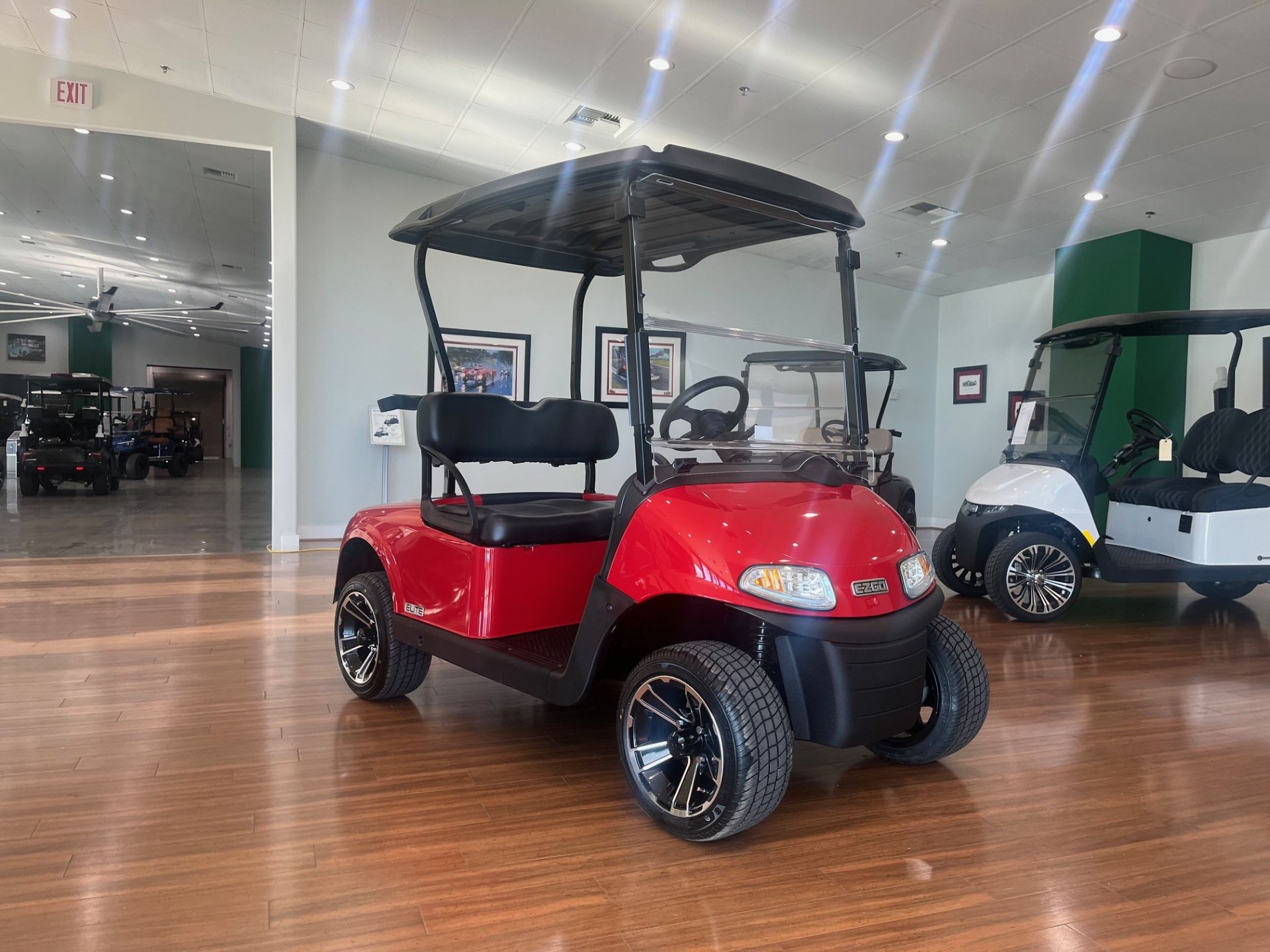2021 EZGO RXV photo 3
