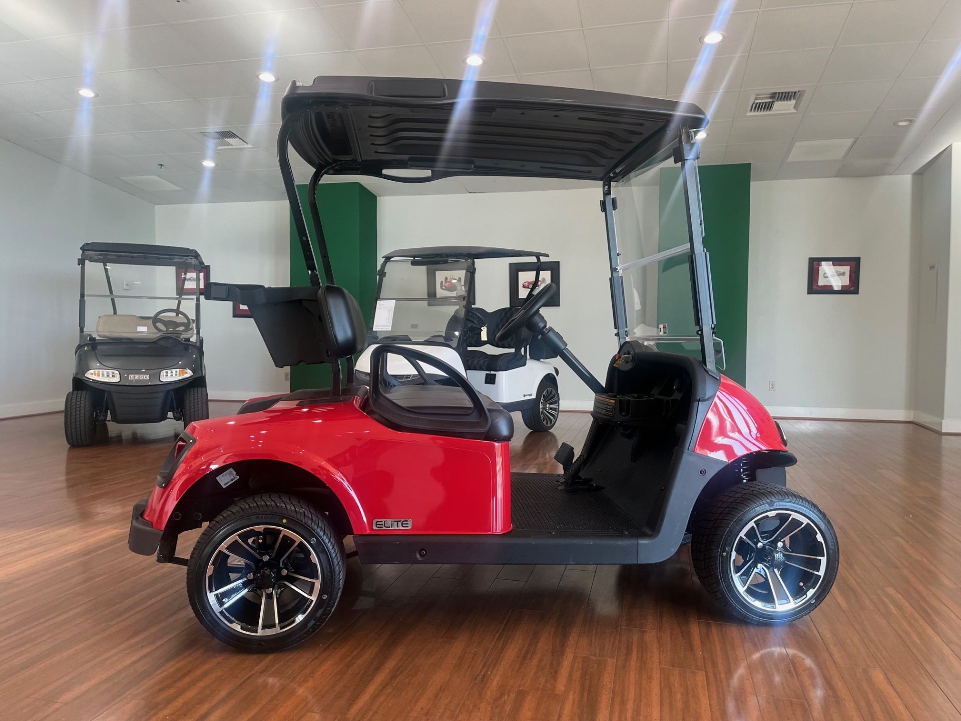 2021 EZGO RXV photo 4