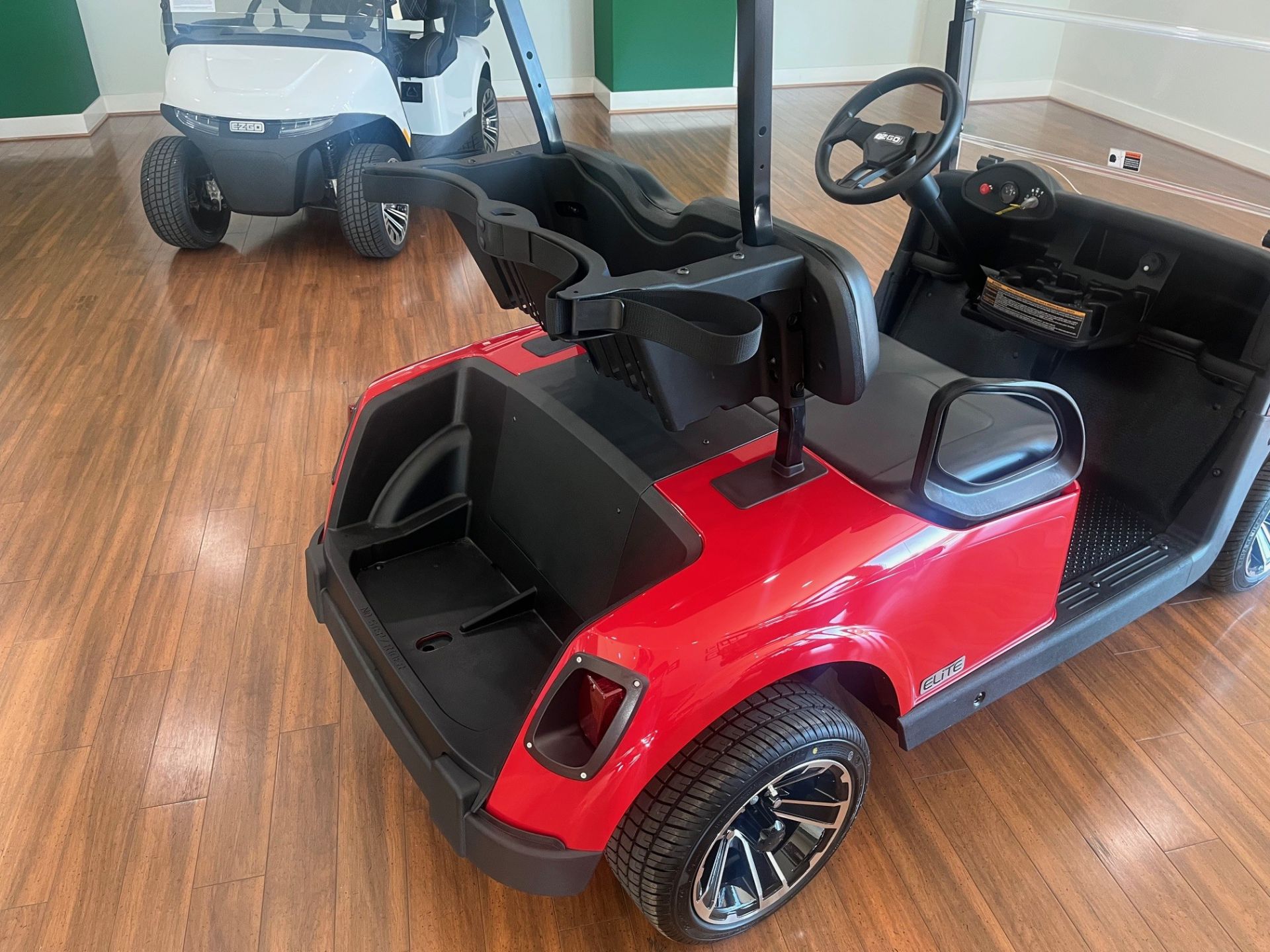 2021 EZGO RXV photo 5