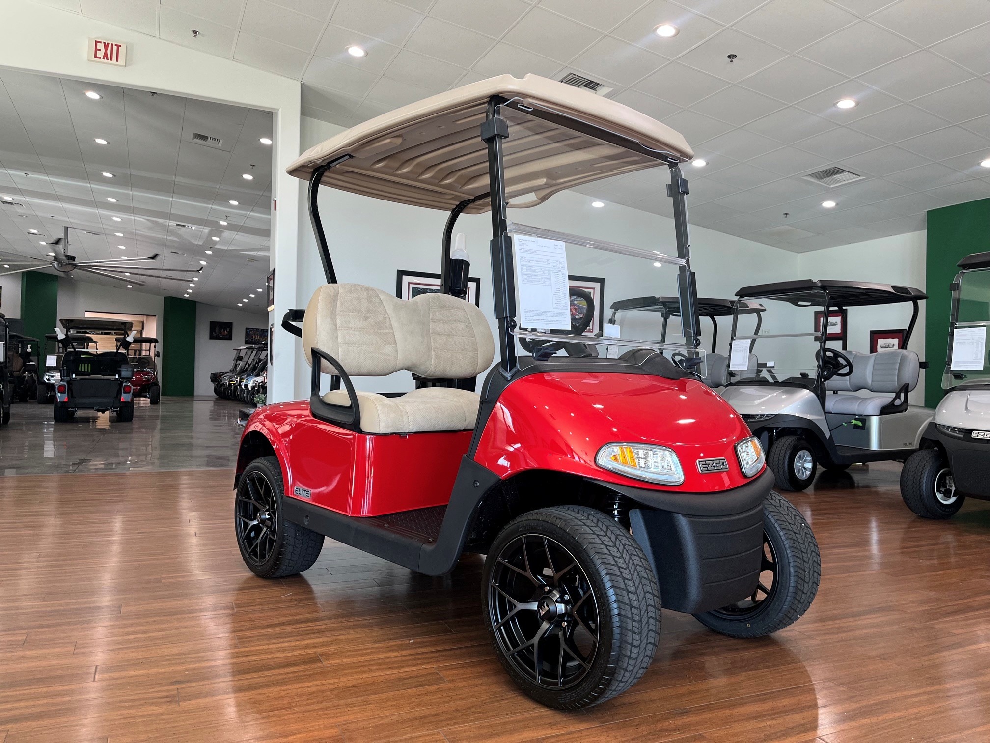 2021 EZGO RXV photo 3