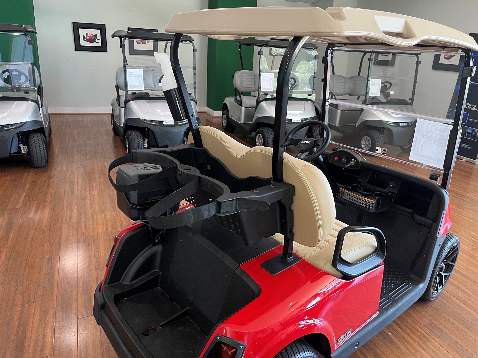2021 EZGO RXV photo 5