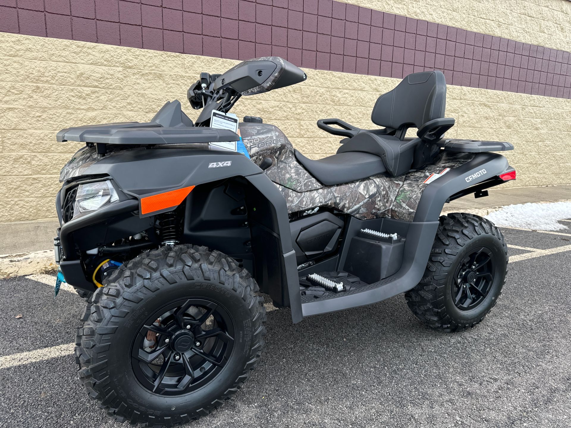 2025  CForce 600 Touring 1