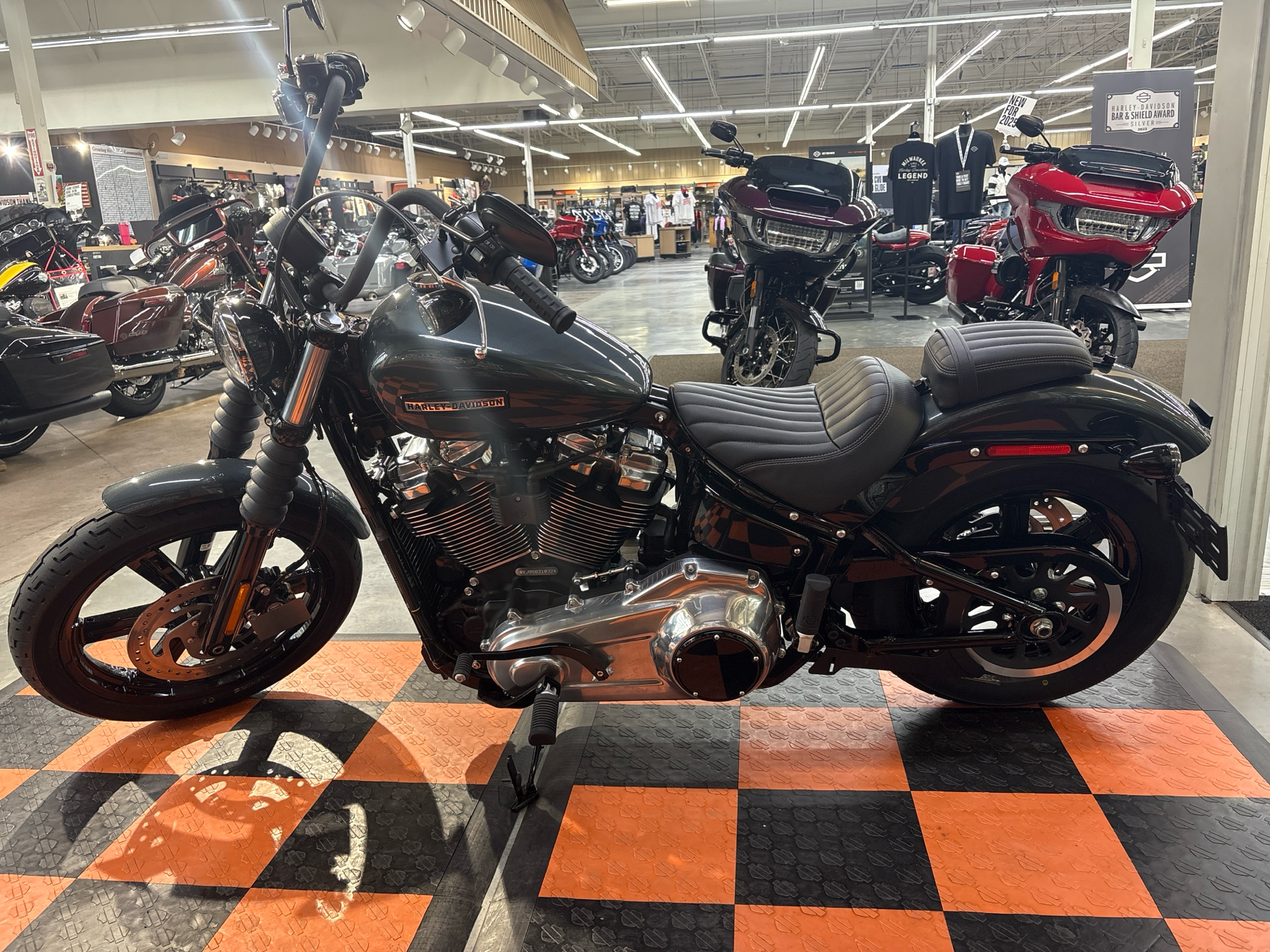 New 2025 Harley-Davidson Street Bob® Motorcycle - Specs